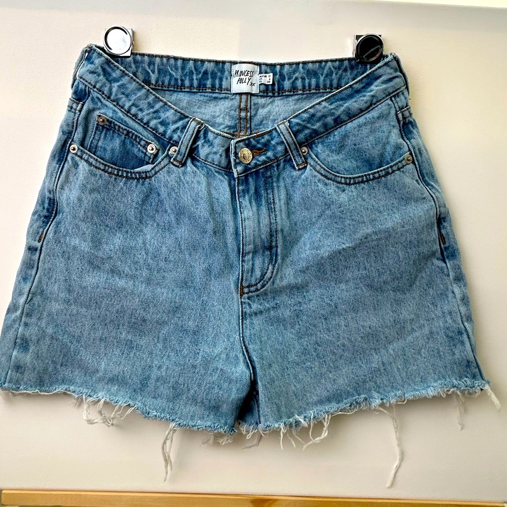 Princess Polly Light Wash Denim Cutoff Shorts Size 6